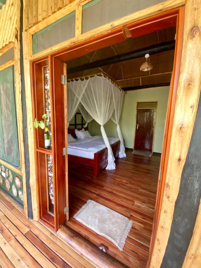 Enshama Game Lodge And Campsite Katunguru Exterior photo